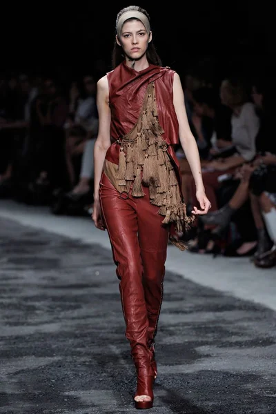 Look 27